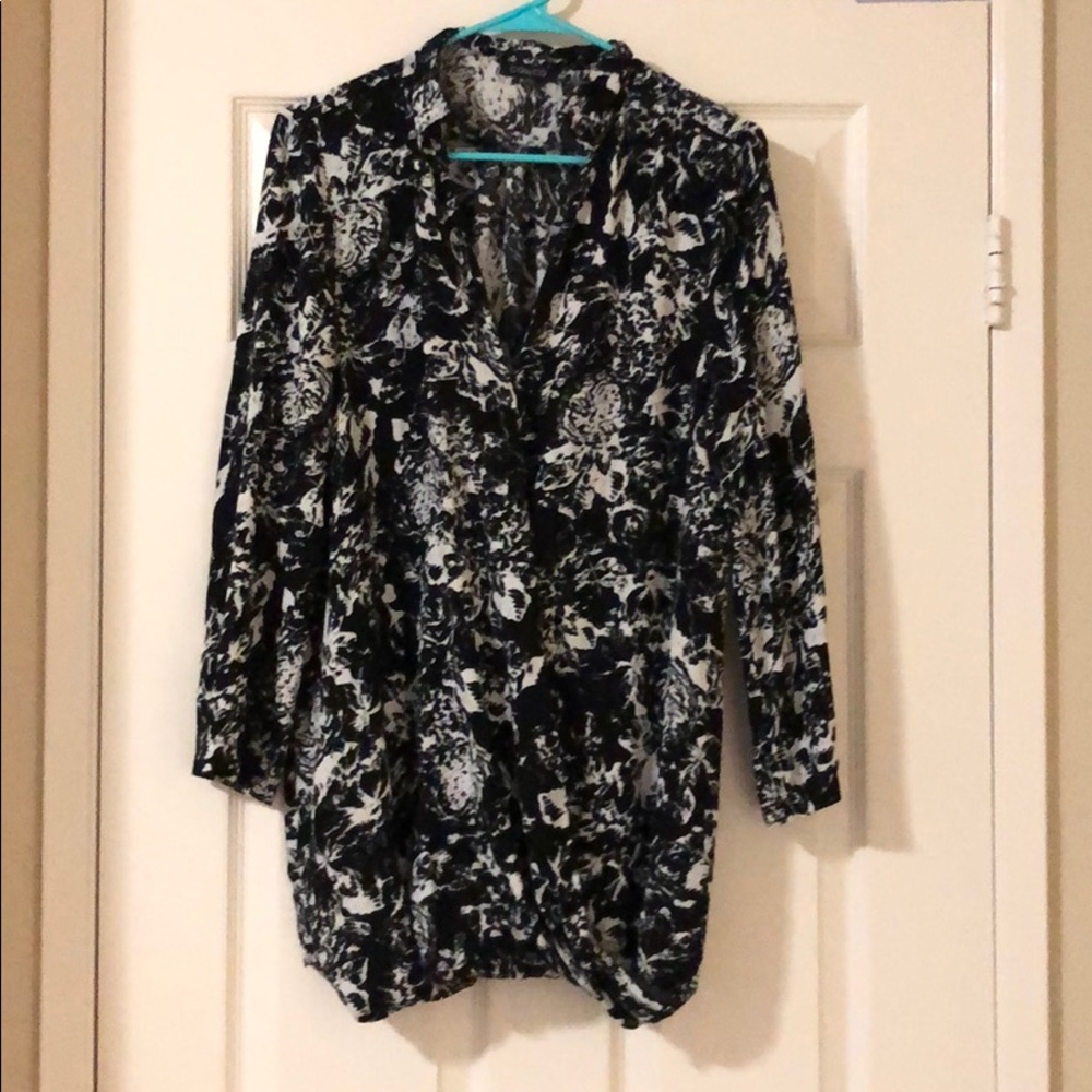 Abstract surplice tunic.